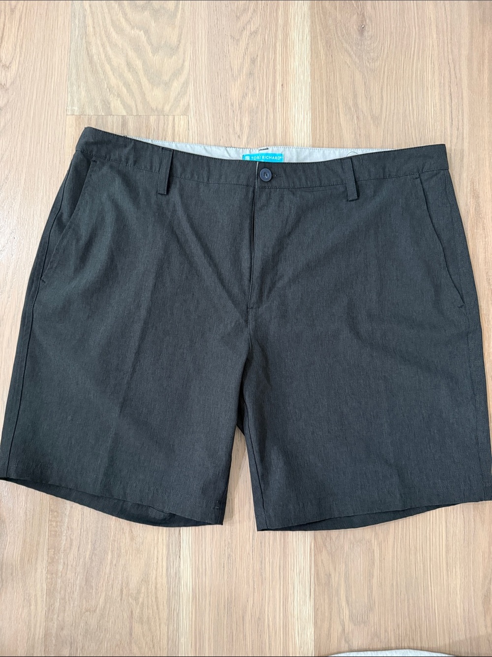 Tori Richard Tradewind Technology Performance Shorts Men's Size 40 Charcoal Gray